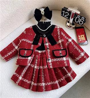 67203264-کت با دامن طرح شنل دور یقه مشکی