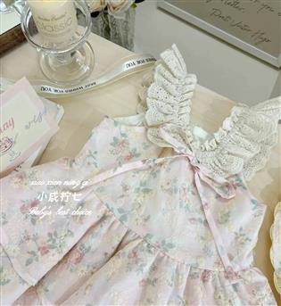 39203365-پیراهن دخترانه حلقه ای چین پله ای پایین گیپور ب کلاه طرح گل